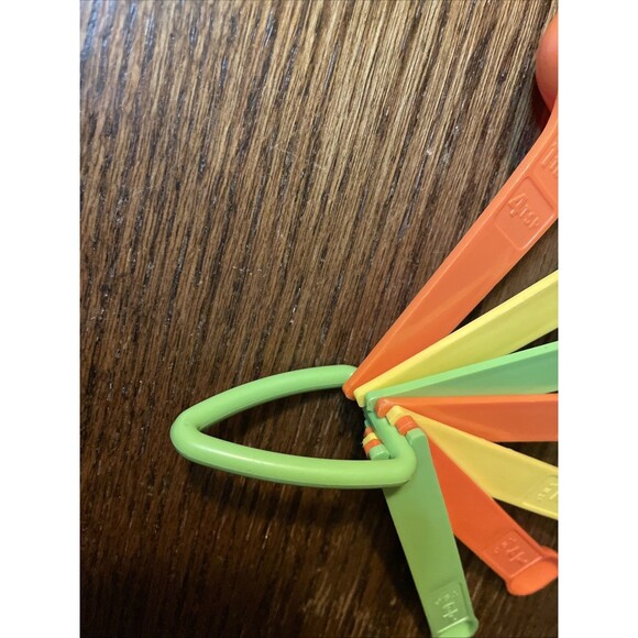 Vtg Tupperware Nesting Measuring Spoons Set of 7 Plus D Ring Yellow Green Yellow - Picture 6 of 10